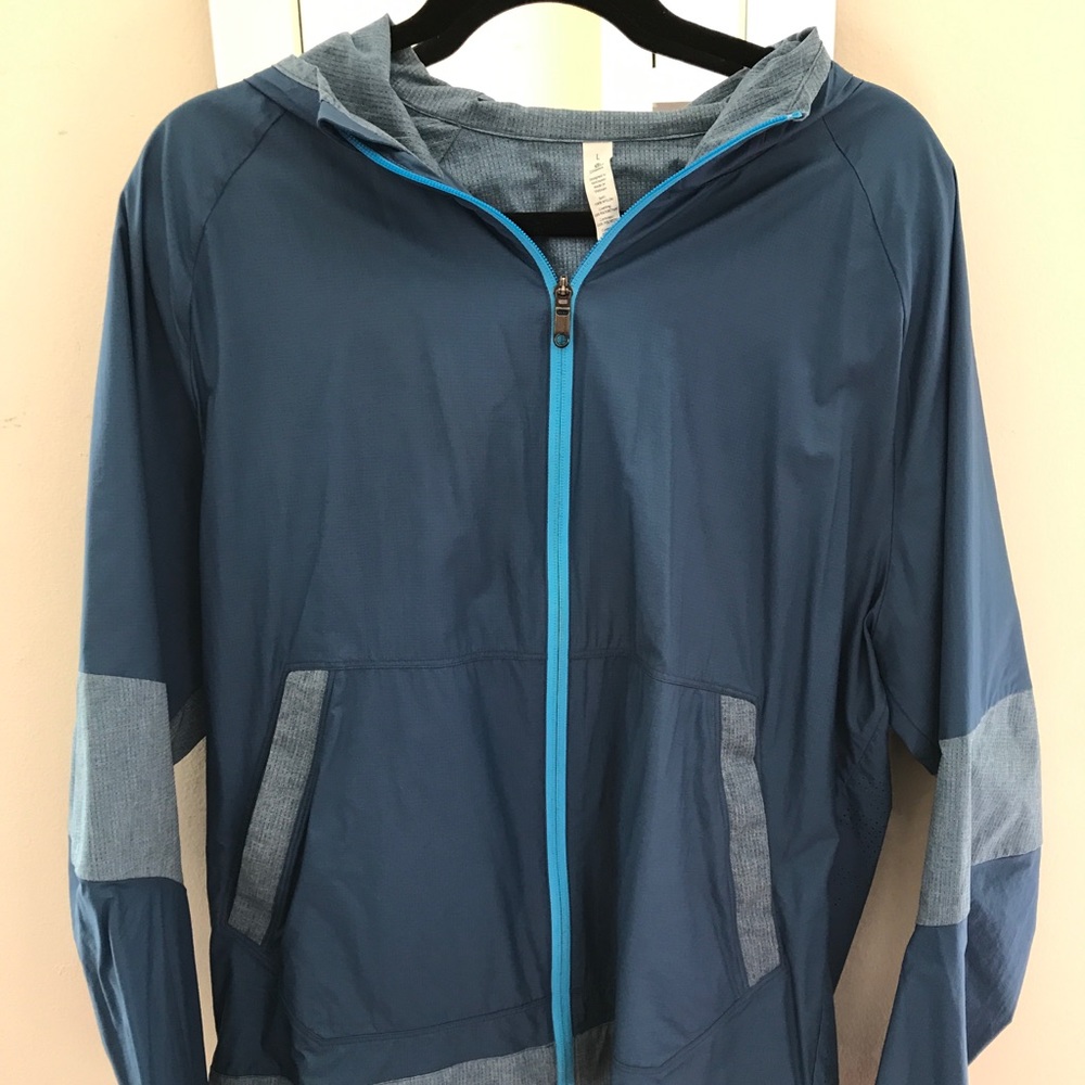 Lululemon Mens Hooded Windbreaker (Large)